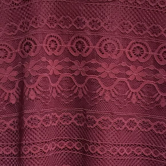 Garage Women's  Burgundy Lace Top Size Medium - Pre-Worn - Picture 3 of 4